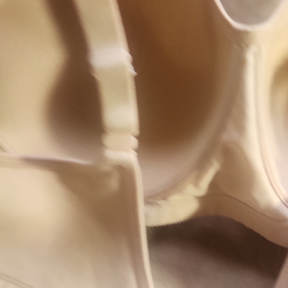 🍀🍀🍀Vanity Fair Size 44B Women's Bra Beige - Picture 8 of 8